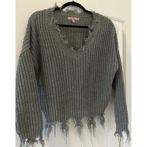 Love Tree Junior Sweater Sz L Charcoal Gray V Neck Frayed Trim Pullover Knit‎